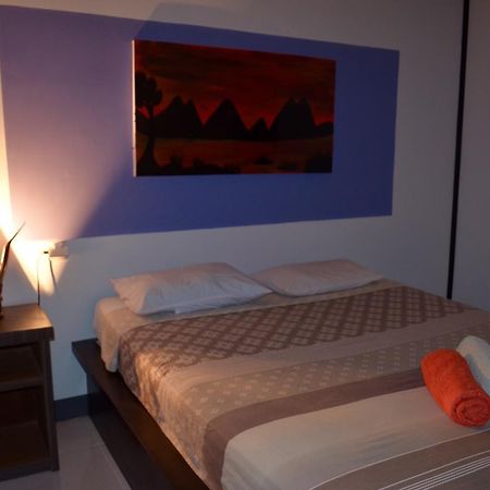 Blue Whale Guesthouse Gili Trawangan Exterior photo
