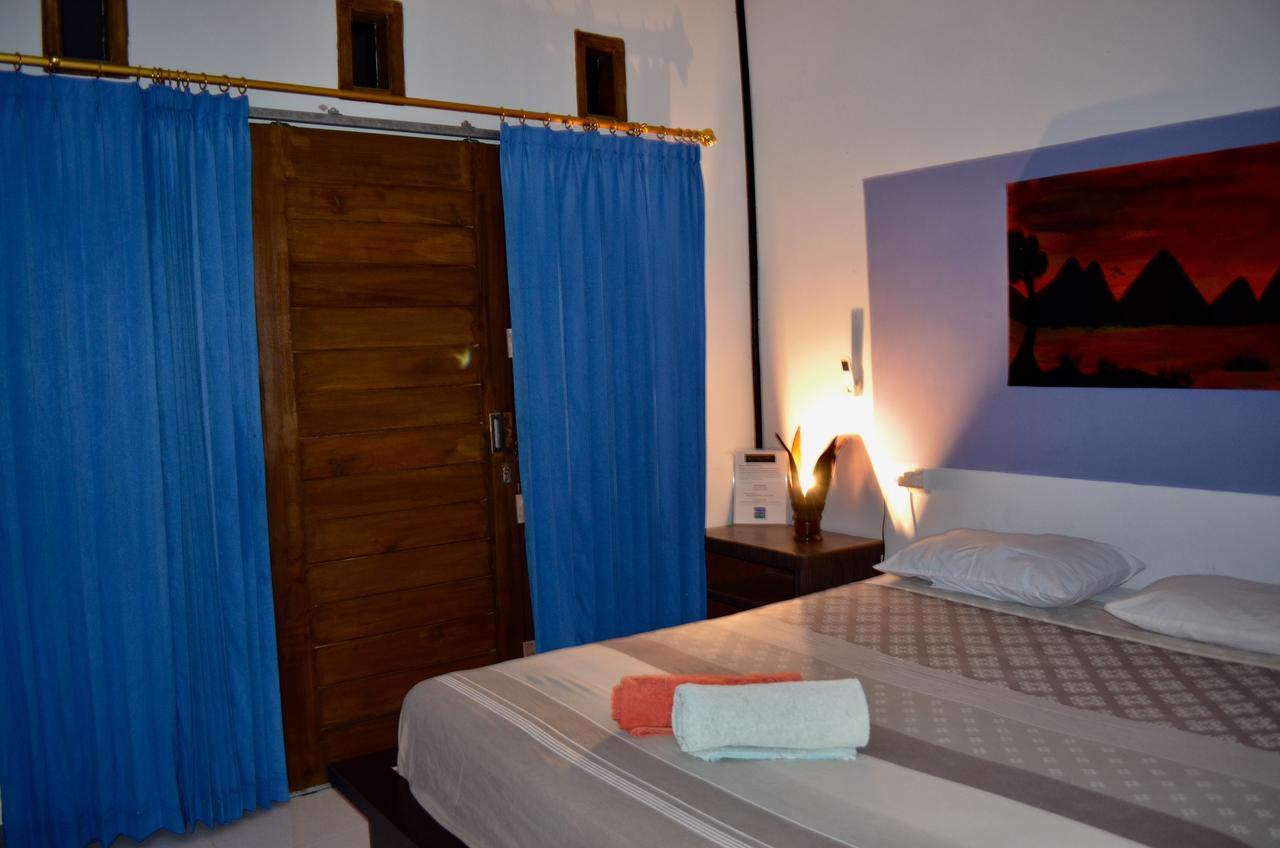 Blue Whale Guesthouse Gili Trawangan Exterior photo