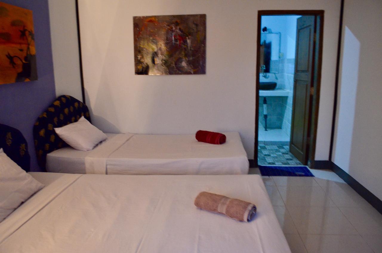 Blue Whale Guesthouse Gili Trawangan Exterior photo