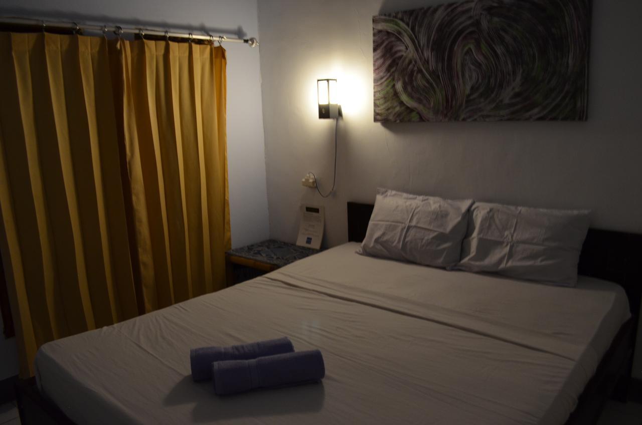 Blue Whale Guesthouse Gili Trawangan Exterior photo