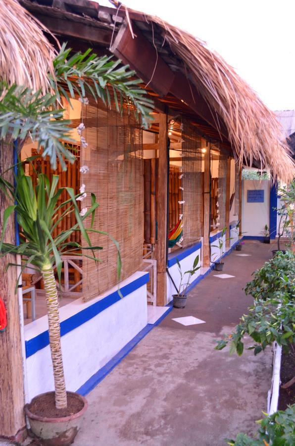 Blue Whale Guesthouse Gili Trawangan Exterior photo