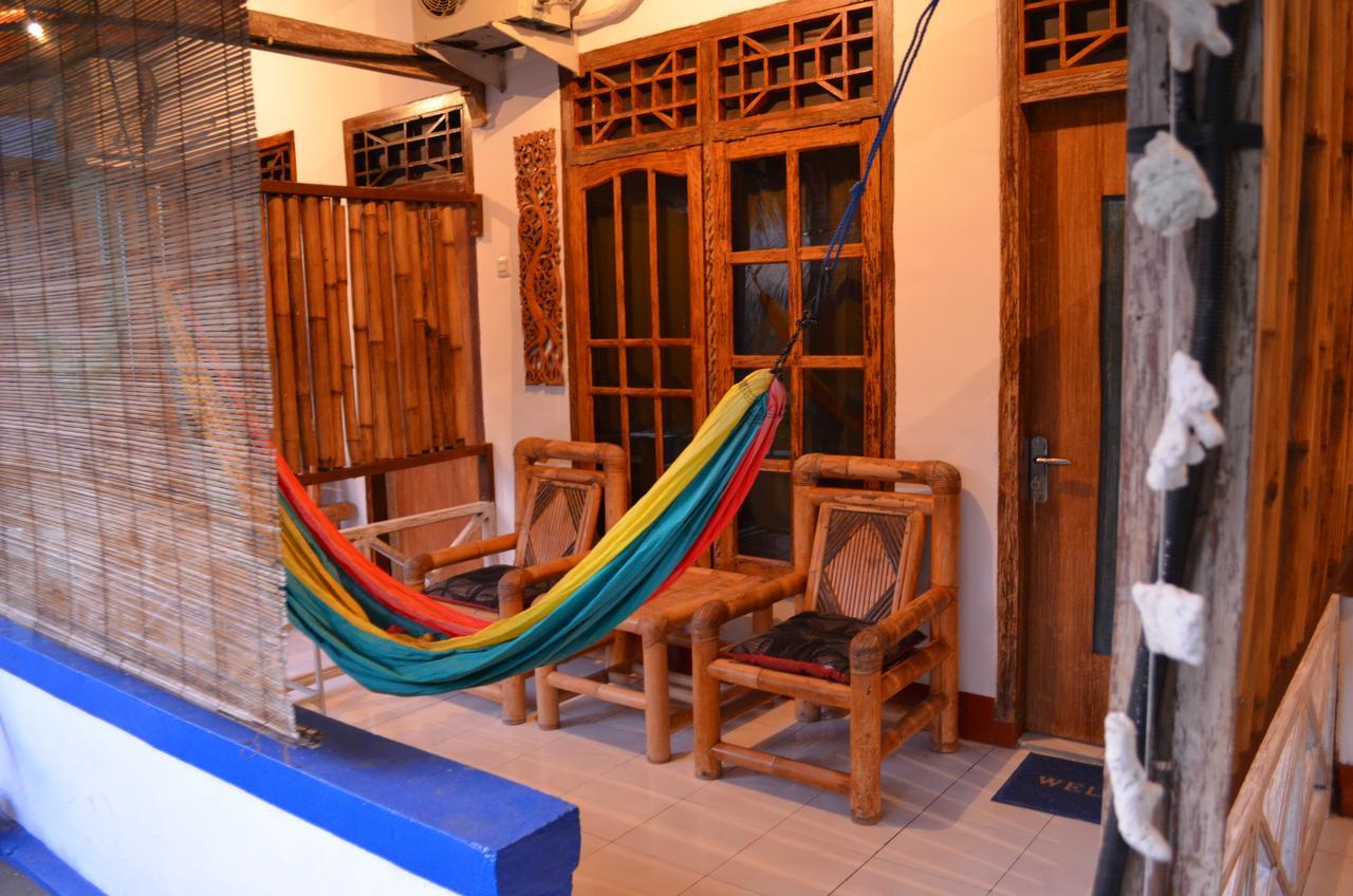 Blue Whale Guesthouse Gili Trawangan Exterior photo